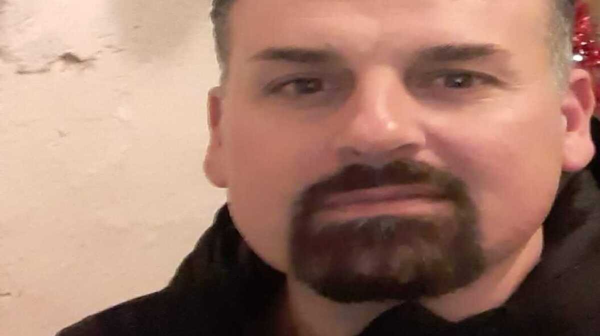 Dalla maestria di Daniele, un maestro traforista grottagliese, nasce il pumo in omaggio al Papa