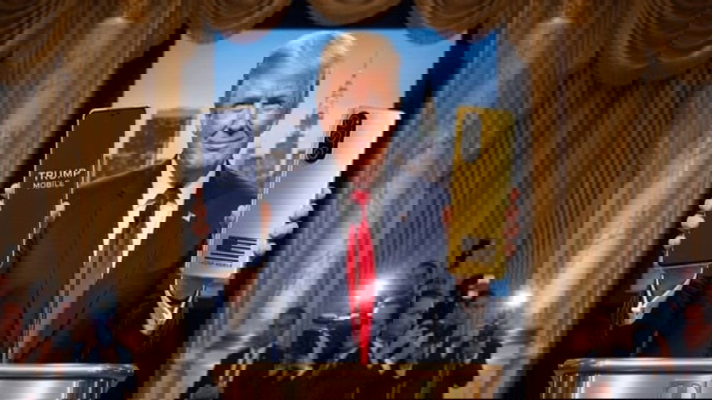 Trump Phone cambia volto: nuovo design, stessi dubbi sull’identità del dispositivo