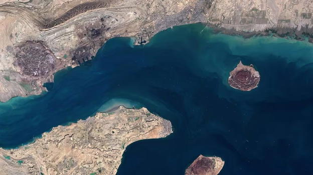Lo stretto di Hormuz al centro della sfida globale tra potenze e rotte energetiche