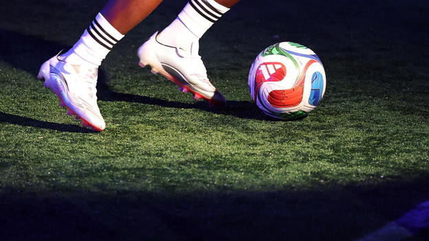 Arbitro domanda il permsso di soggiorno a due calciatori: indagine della Figc