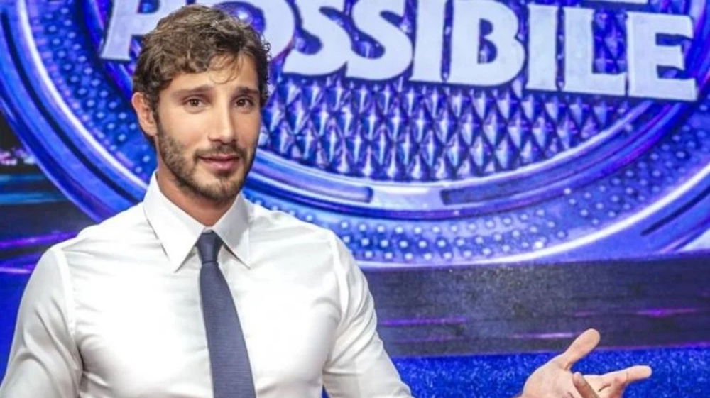 Stasera tutto è possibile: la puntata “Step Crime” conquista il pubblico tra risate e ospiti