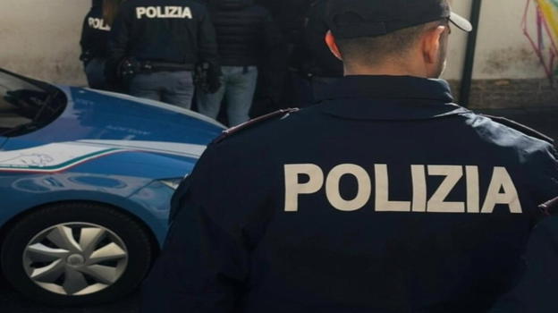 Roma, Coppedè: 13enne precipita dal secondo piano, in casa un biglietto sulla scuola