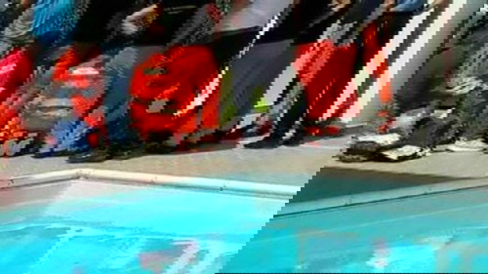 Suio Terme, bambino di 7 anni perde la vita in piscina: accertamenti sulla dinamica
