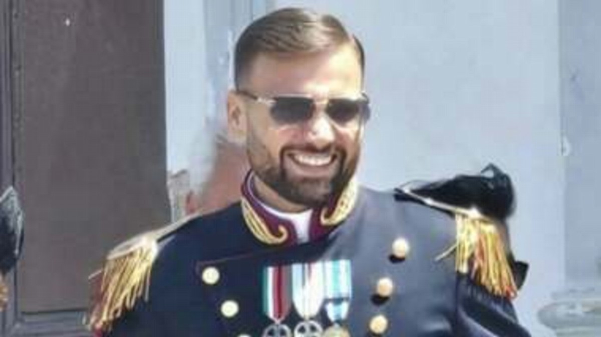 Comunità in lutto a Marano di Napoli: addio al poliziotto Francesco Schiavone, aveva 38 anni
