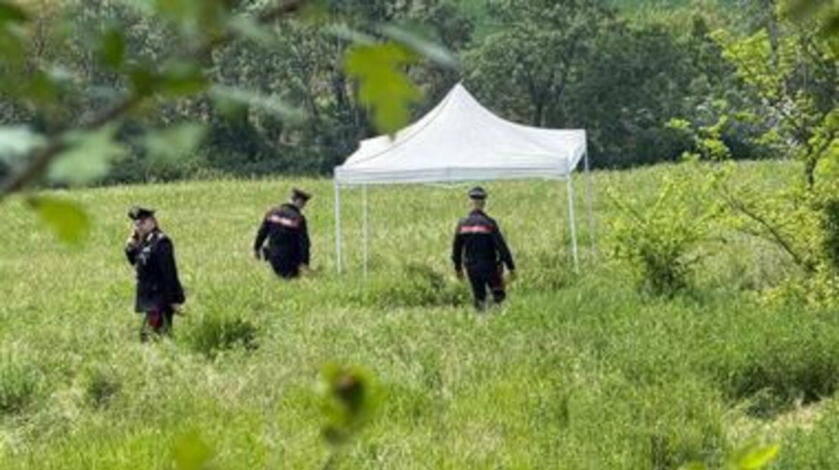 Ragazza 22enne rinvenuta senza vita nell’Oltrepò Pavese: indagini in corso e accertamenti in diverse direzioni