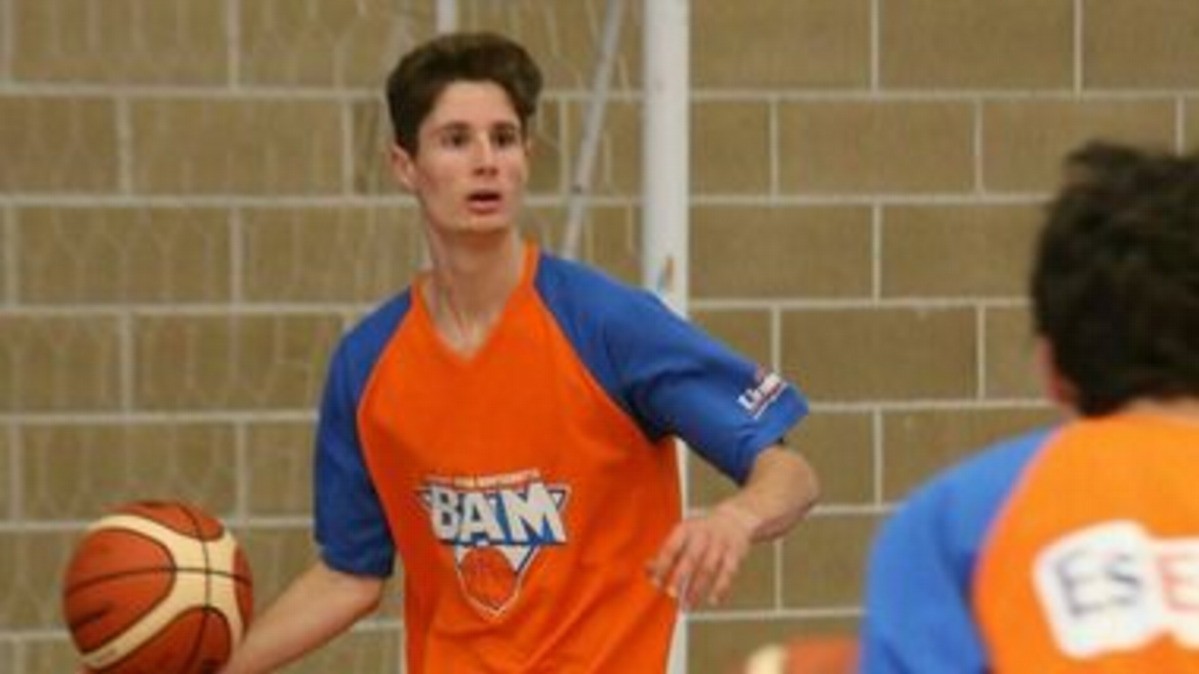 Pietro Bellato, 25 anni, perde la vita in A1 dopo la collisione con bobine cadute da un camion: grave la fidanzata