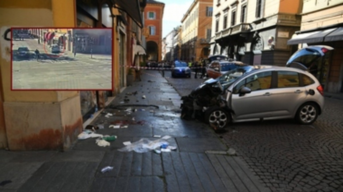Modena, auto sui pedoni nel centro città: otto persone ricoverate, fermato un 31enne