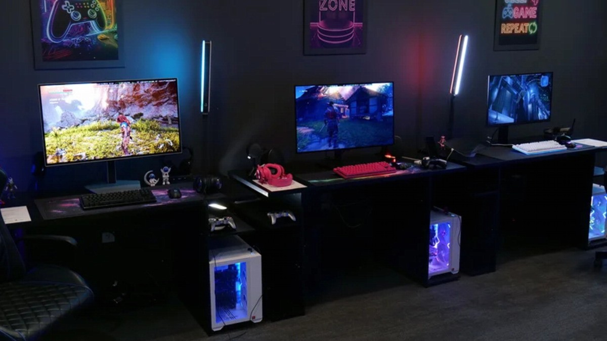 Samsung alza l’asticella: arriva il primo monitor da gaming 6K al mondo tra OLED, dual mode e design smart