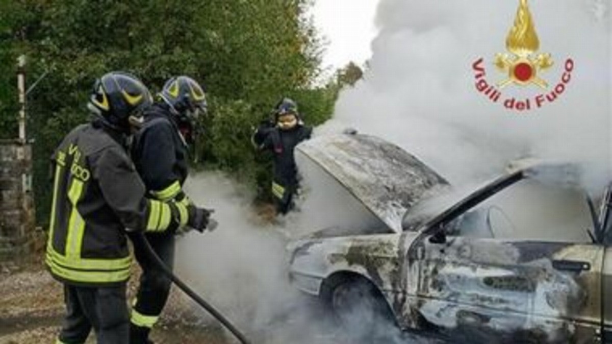 Quattro persone trovate senza vita in un’auto sulla statale 106: indagini in corso ad Amendolara