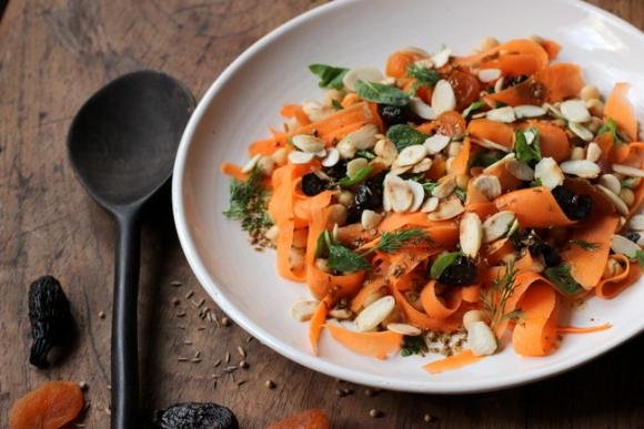 Insalata di carote e mandorle