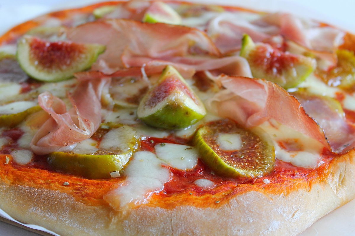 Pizza con fichi e speck Fidelity Cucina