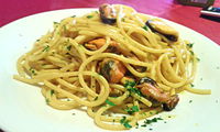 Spaghetti con cozze e pecorino