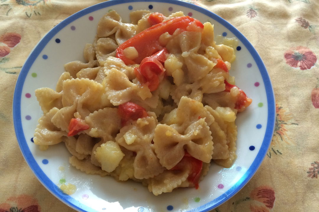 Pasta con peperoni e patate