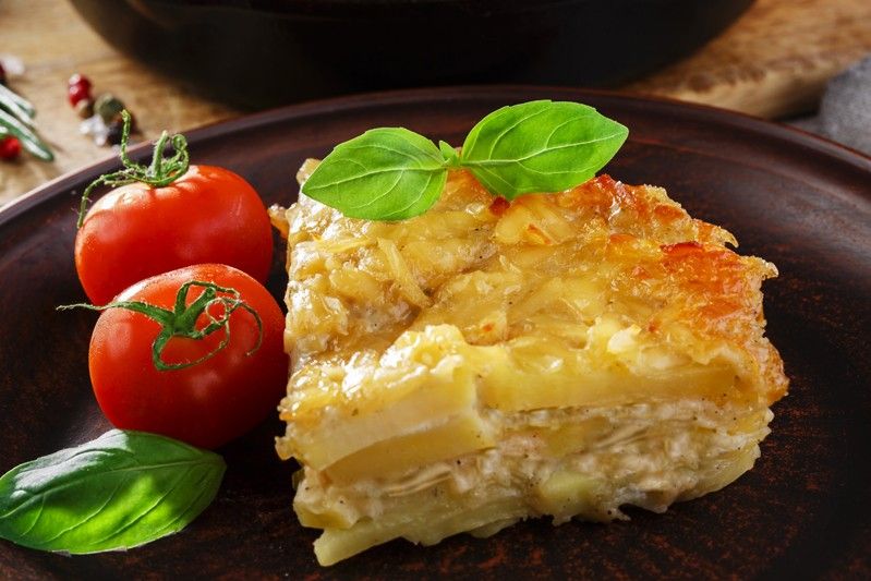 Parmigiana di patate con cipolle e crema al formaggio