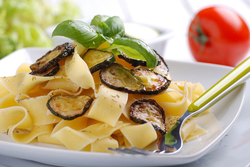 Pasta con zucchine fritte