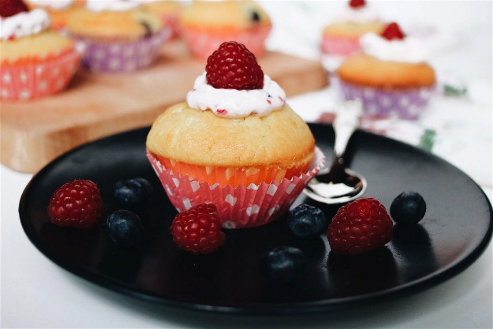 Cupcake ai frutti di bosco senza glutine e senza lattosio