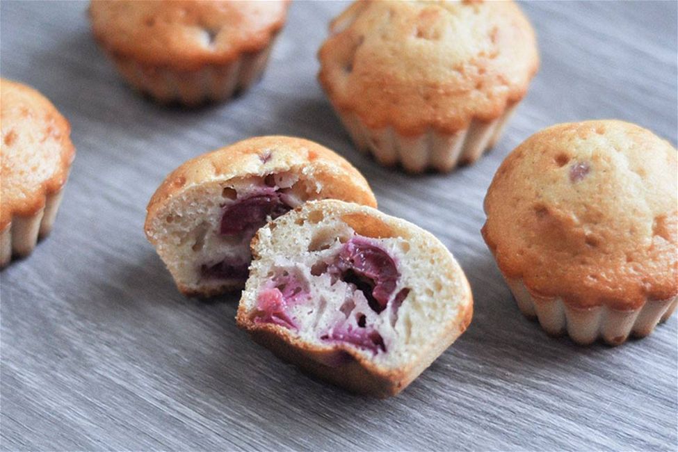Muffin alla vaniglia con ciliegie