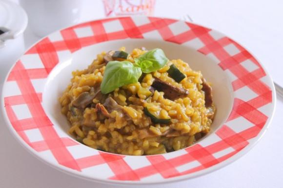 Risotto con funghi porcini, zucchine e zafferano ...