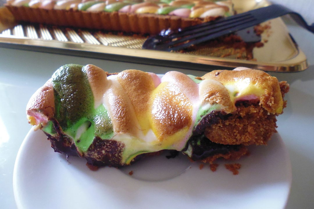 Crostata con cioccolato fondente e marshmallows