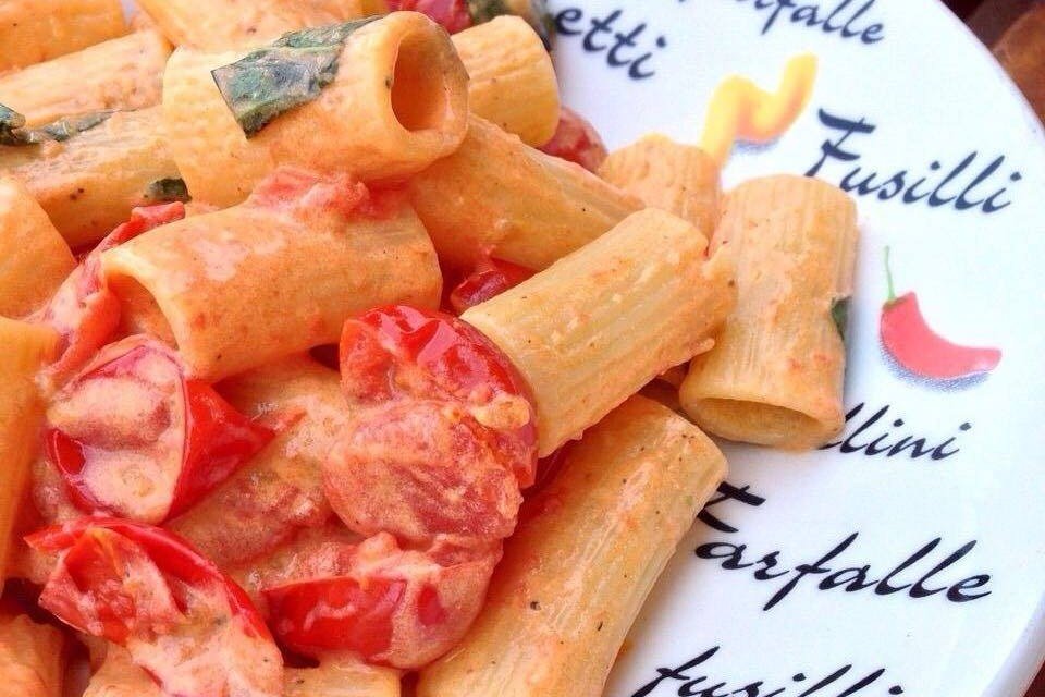 Pasta con robiola e pomodorini - Fidelity Cucina