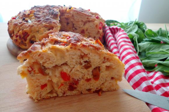 Pan focaccia con pomodori secchi e peperoni - Fidelity Cucina