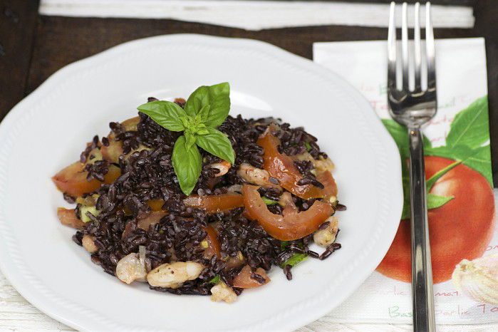 Insalata di riso venere con gamberetti, pomodorini e tabasco - Fidelity  Cucina