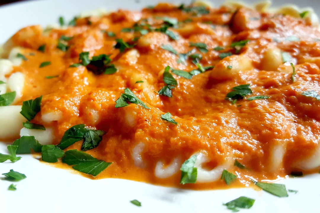 Cavatelli con salsa di peperoni rossi e paprika affumicata