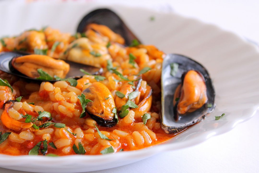 Risotto con crema di peperoni e cozze
