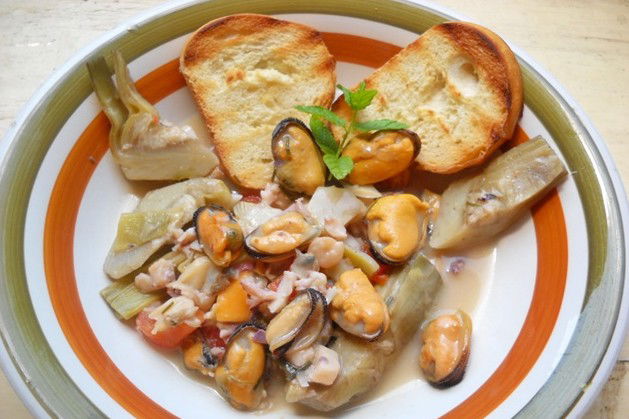 Zuppa di cozze al curry con yogurt