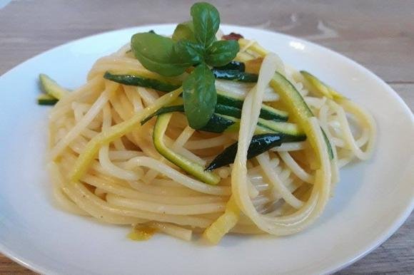 Spaghetti con zucchine e limone