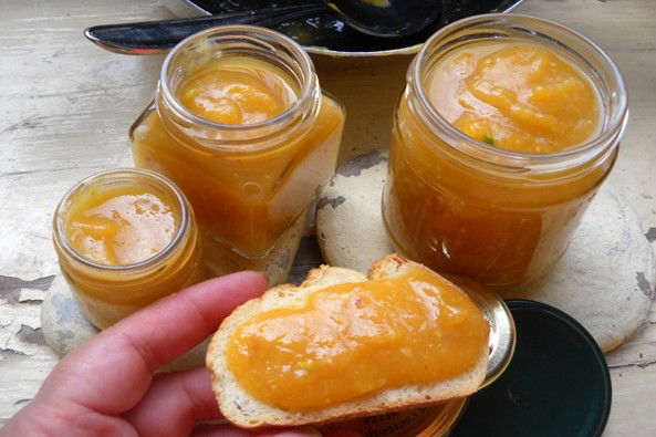 Marmellata di pesche e pistacchi