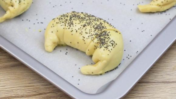 Croissant salati ripieni