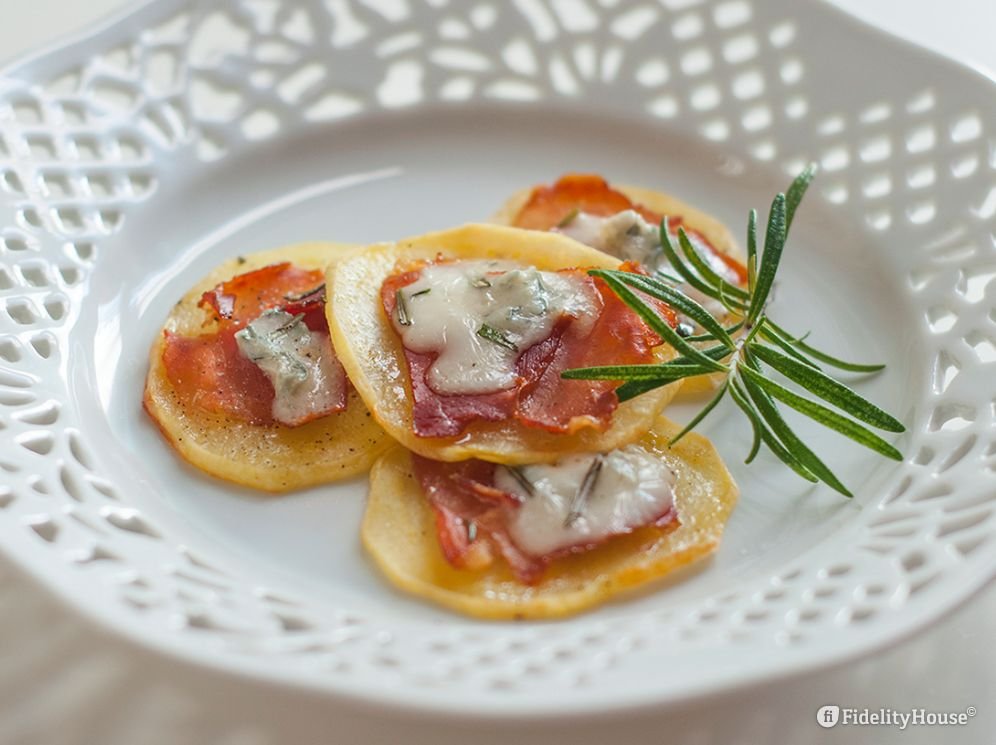 Pizzette di patate con gorgonzola e speck - Fidelity Cucina