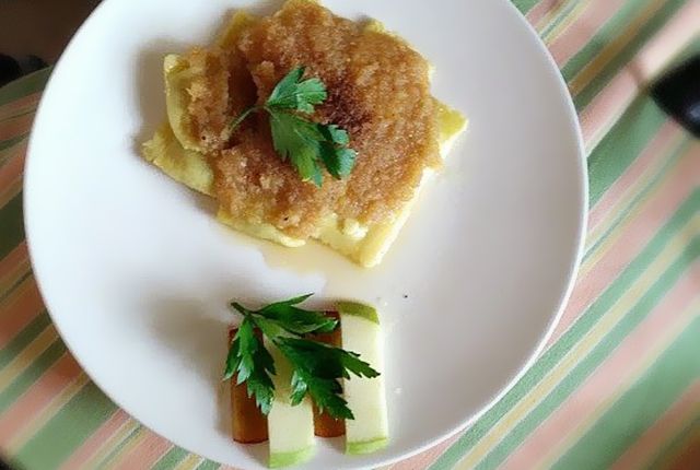 Ravioli ricotta e spinaci con salsa di prugne e mele