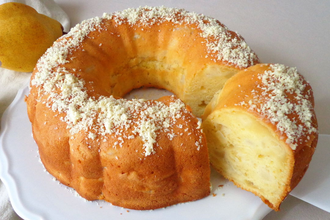 Ciambellone pere, cioccolato bianco e mascarpone