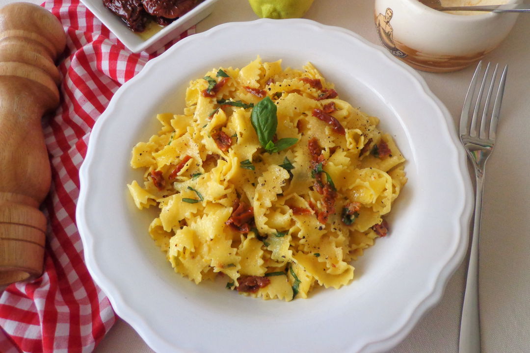 Pappardelle con salsa al limone e pomodori secchi