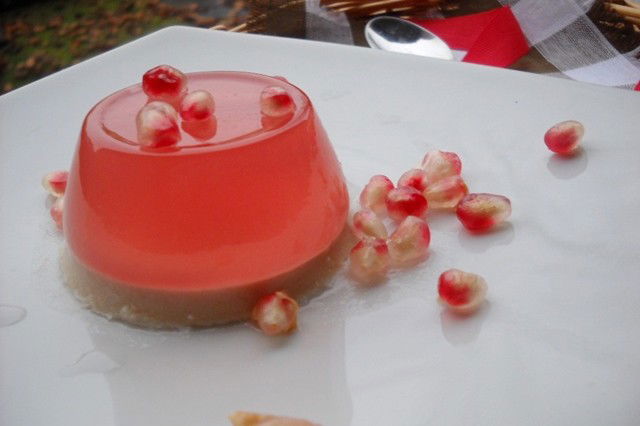 Panna cotta scomposta alla melagrana