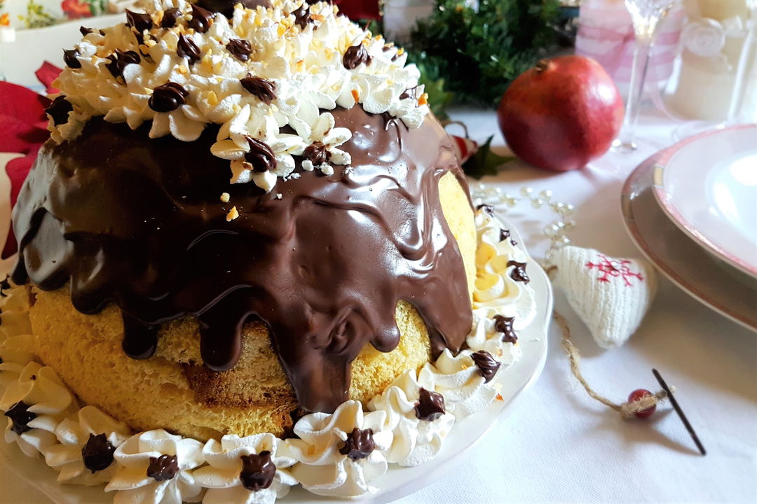 Zuccotto di pandoro con ganache e gelato