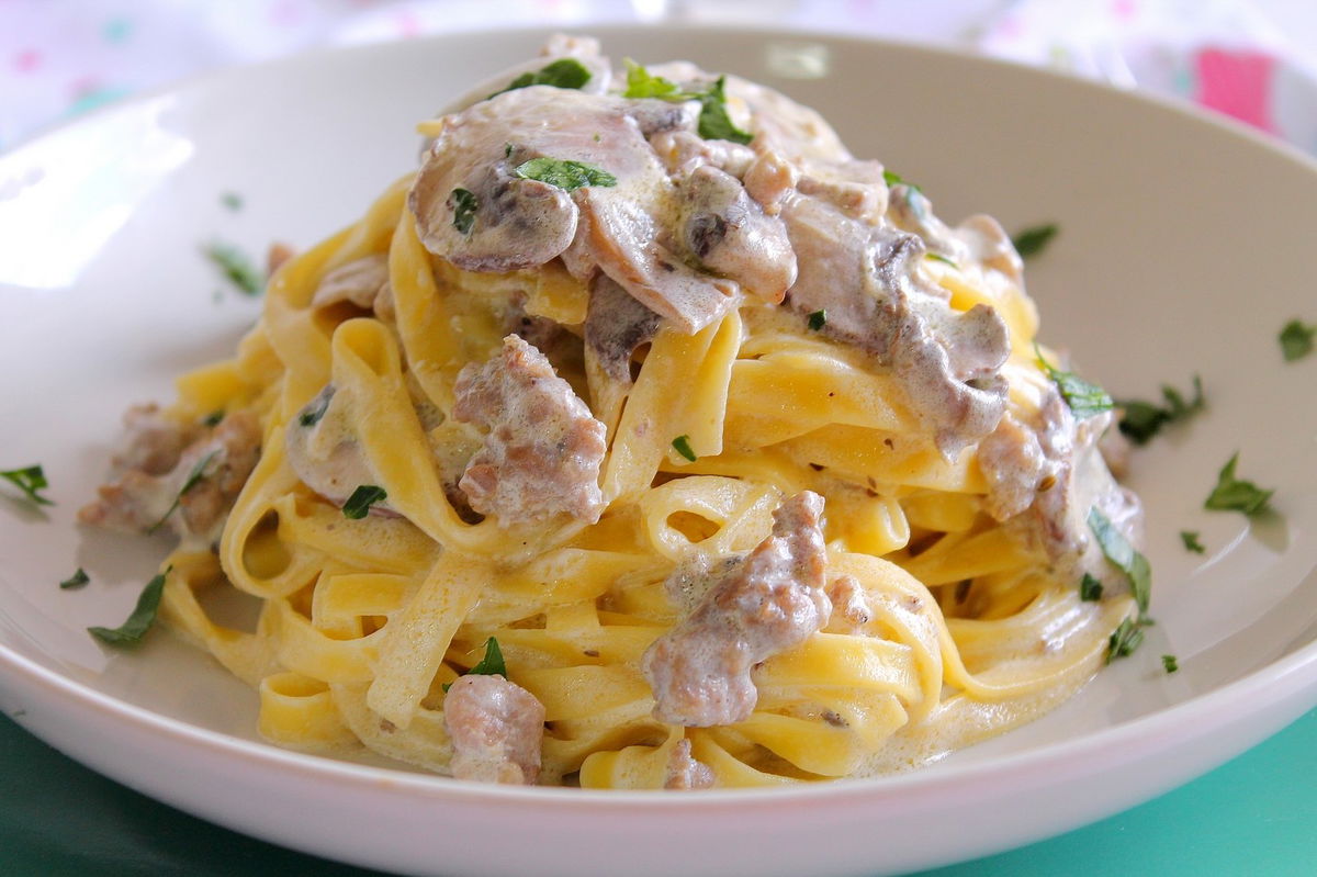 Fettuccine Con Panna Salsiccia E Funghi Fidelity Cucina