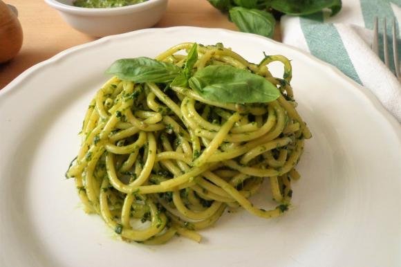 Spaghetti con salsa verde