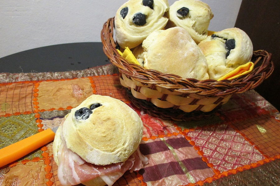 Panini senza glutine alle olive nere bimby