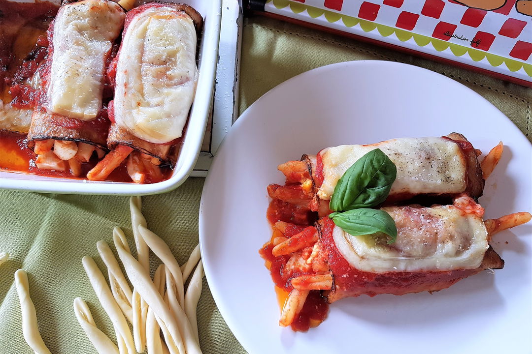Involtini di melanzane ripieni di pasta fresca, uova e formaggio