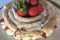 Paris Brest con crema pasticcera e fragole
