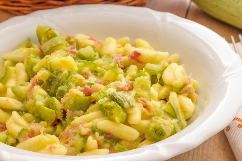 Cavatelli con zucchine e pancetta