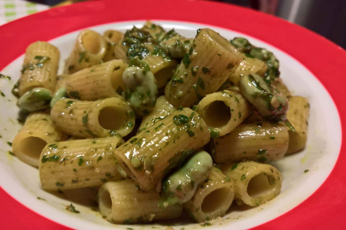 Mezzi Rigatoni Con Pesto Alla Genovese E Fave - Fidelity Cucina