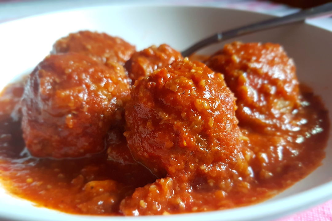 Polpette di lenticchie con salsa al pomodoro
