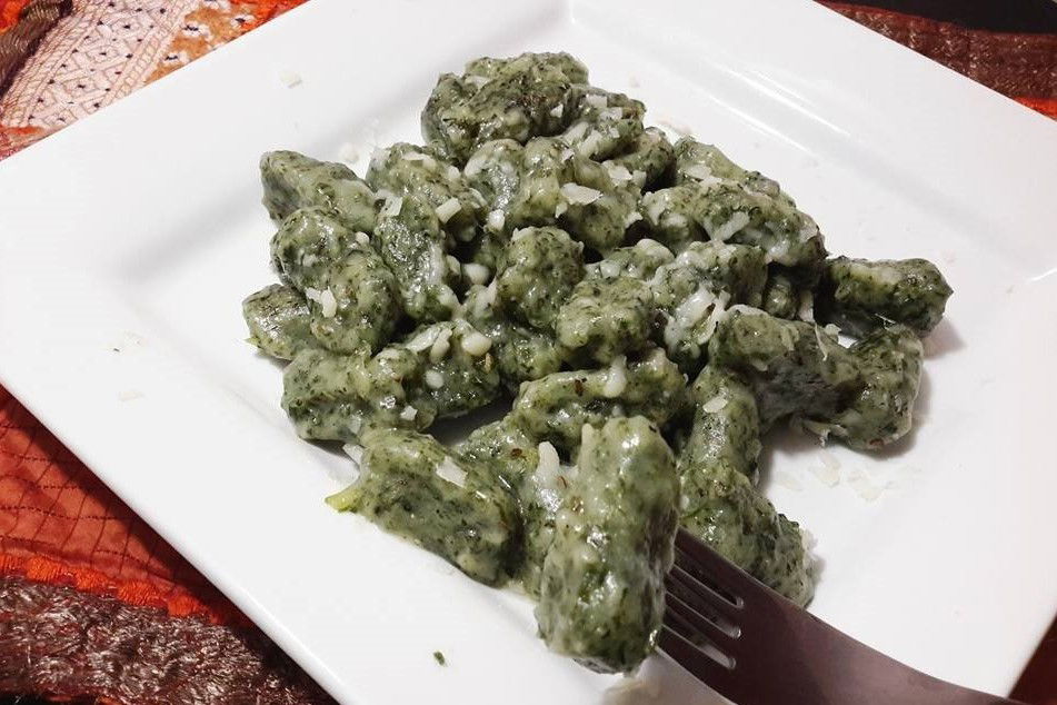 Gnocchi alle erbe con burro e salvia