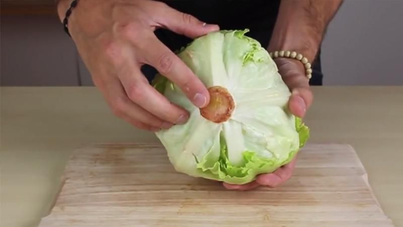 Come pulire l’insalata in pochi secondi con un solo gesto