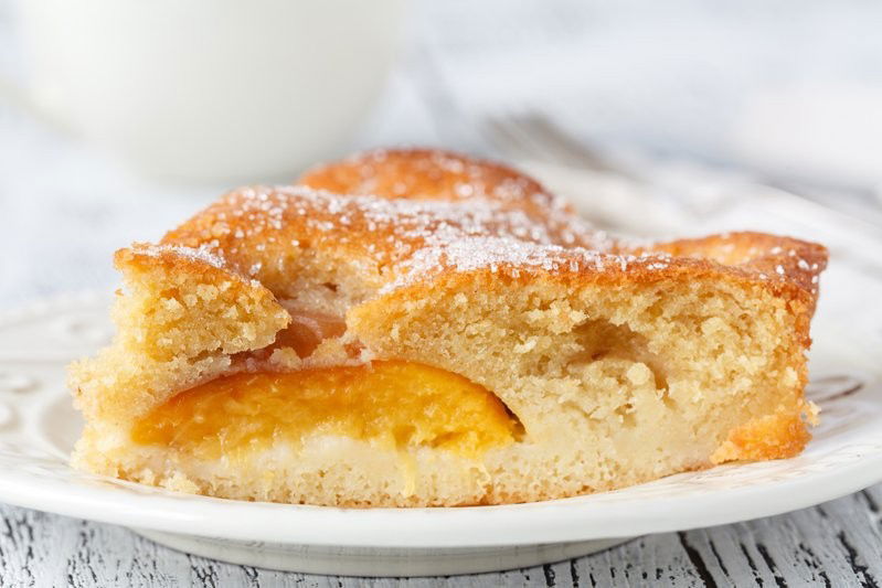 Torta cremosa alle pesche