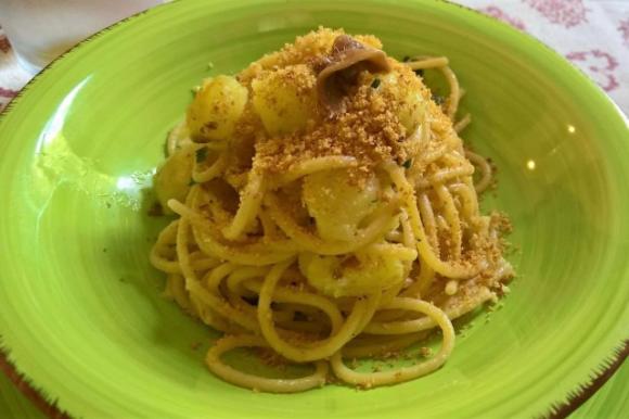 Spaghetti Con Acciughe Pangrattato Croccante E Patate Lesse Fidelity Cucina